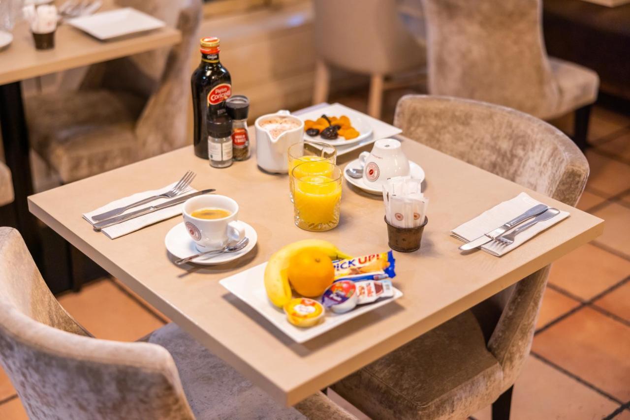 Le Relais De La Caleche Hotel Le Beausset Bagian luar foto